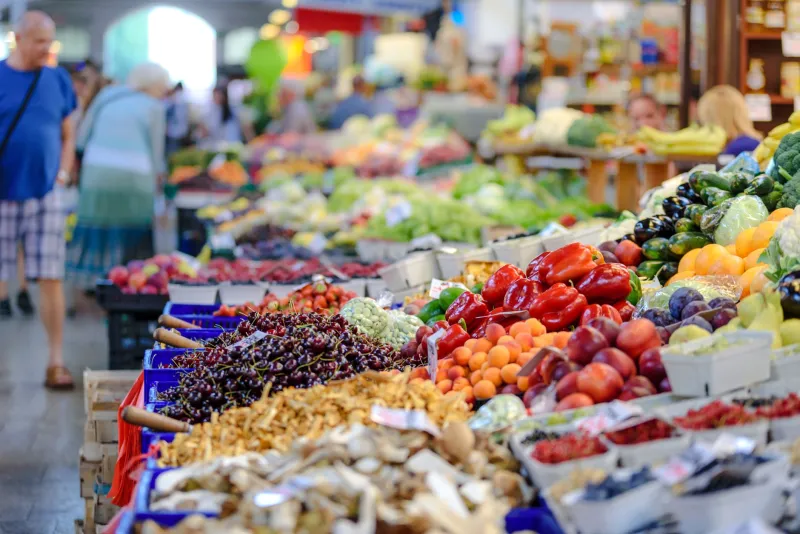 The Label Isn't the Whole Story: What Your Local Farm Stand Gets Right That Big Organic Brands Don't